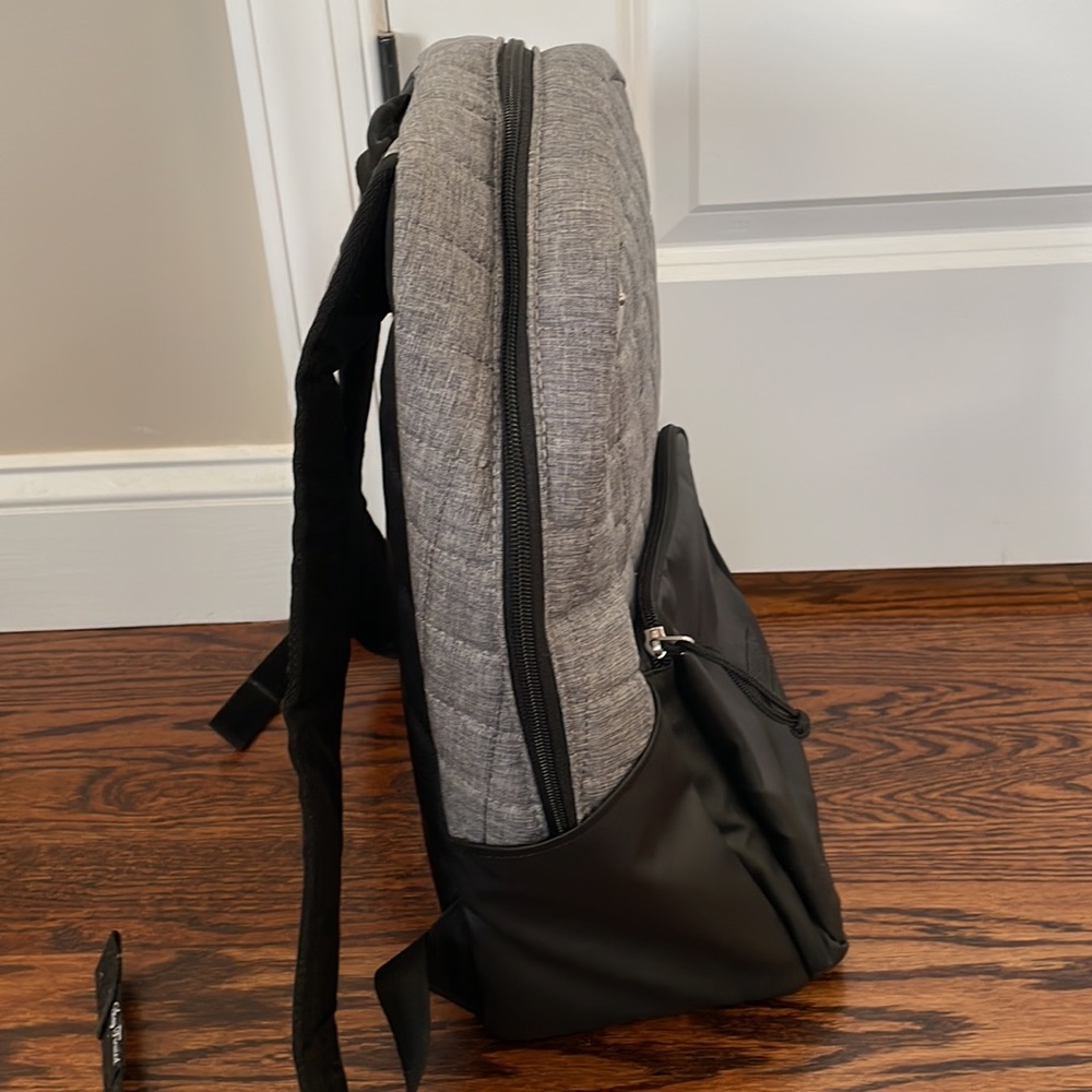 Backpack - Picture 4 of 9